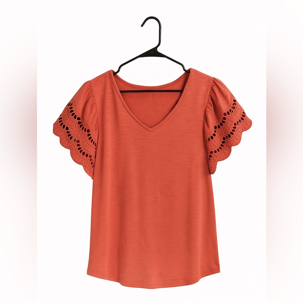 Cure coral slub knit top with V-neck and lace flutter sleeves. Size Medium.